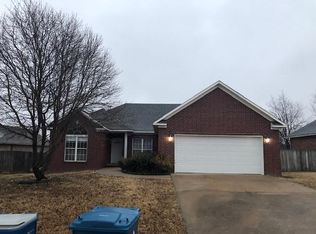 603 Glasgow Ln, Bentonville, AR 72712