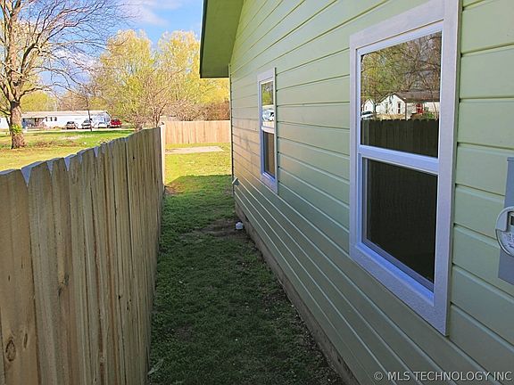 4th image of 1442 W Main St