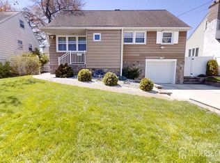 45 Maryknoll Rd, Metuchen, NJ 08840