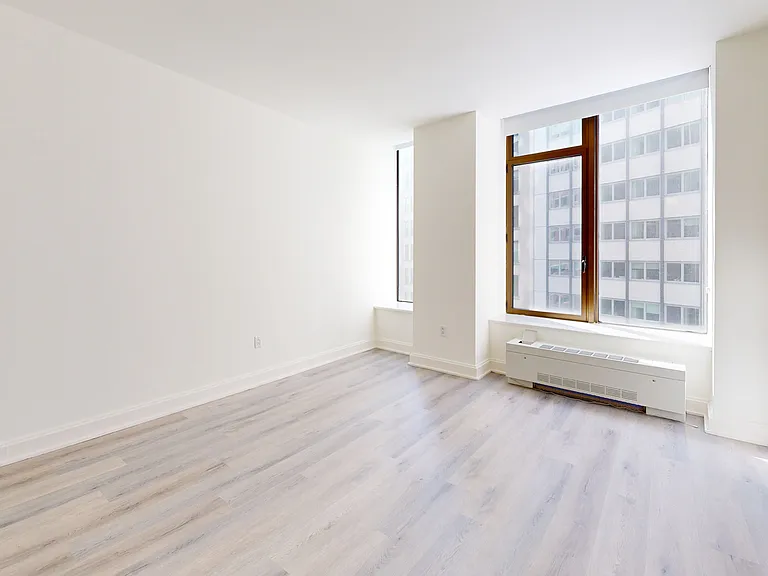 10 Hanover Square — Photo 51