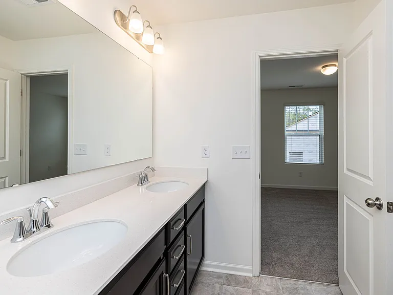 461 Kinnerton Pl — Photo 14