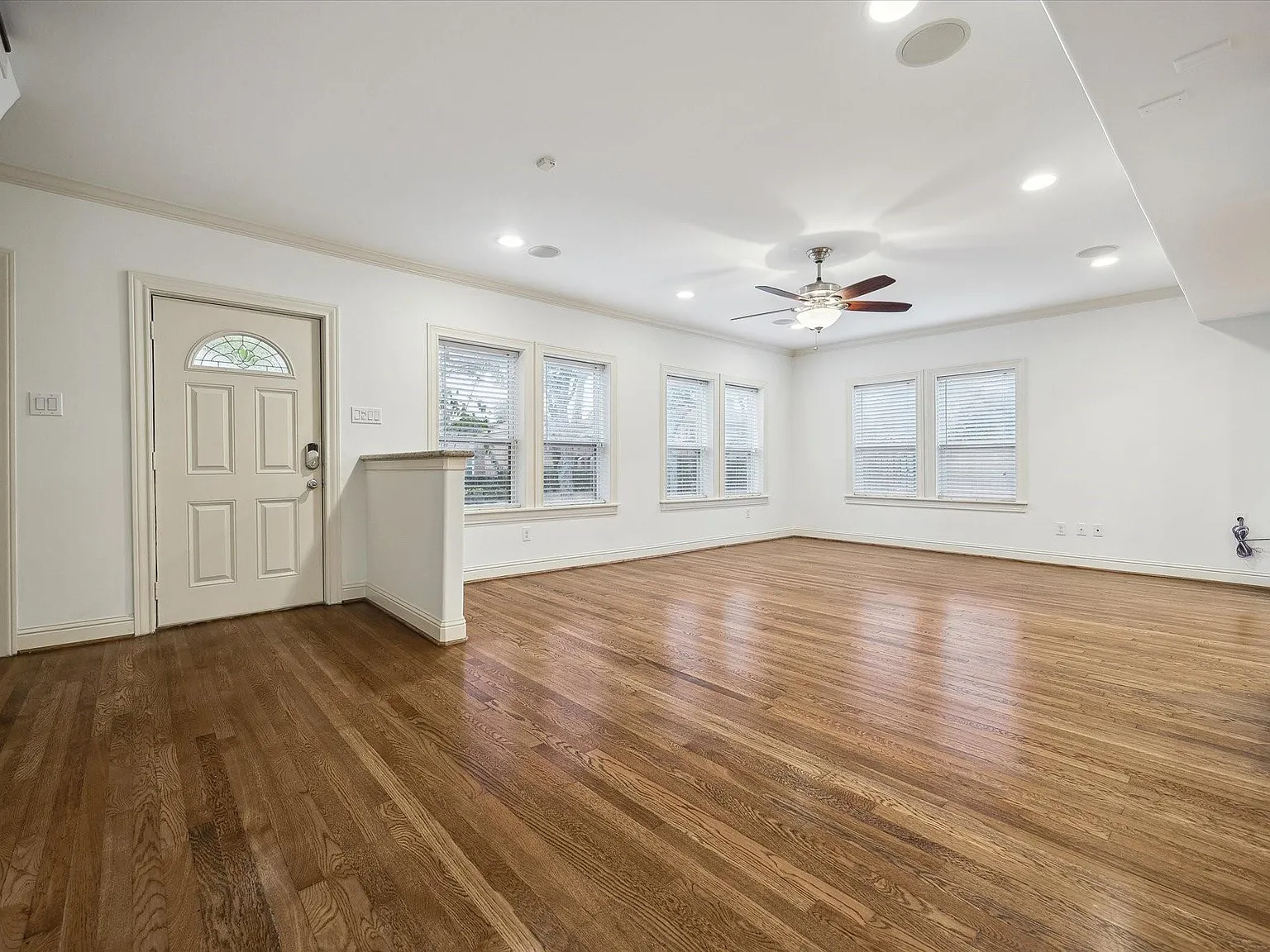 4 bed, 2.5 bath, 2825 sqft, $4,500 — Photo 4