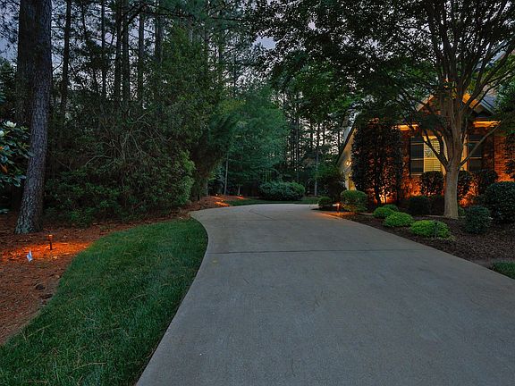 4th image of 128 Dartmoor Ln
