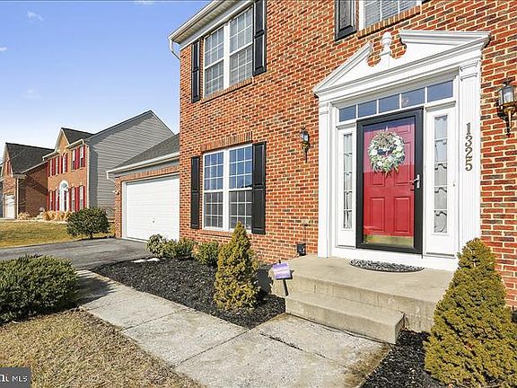 2nd image of 1325 Huntley Cir