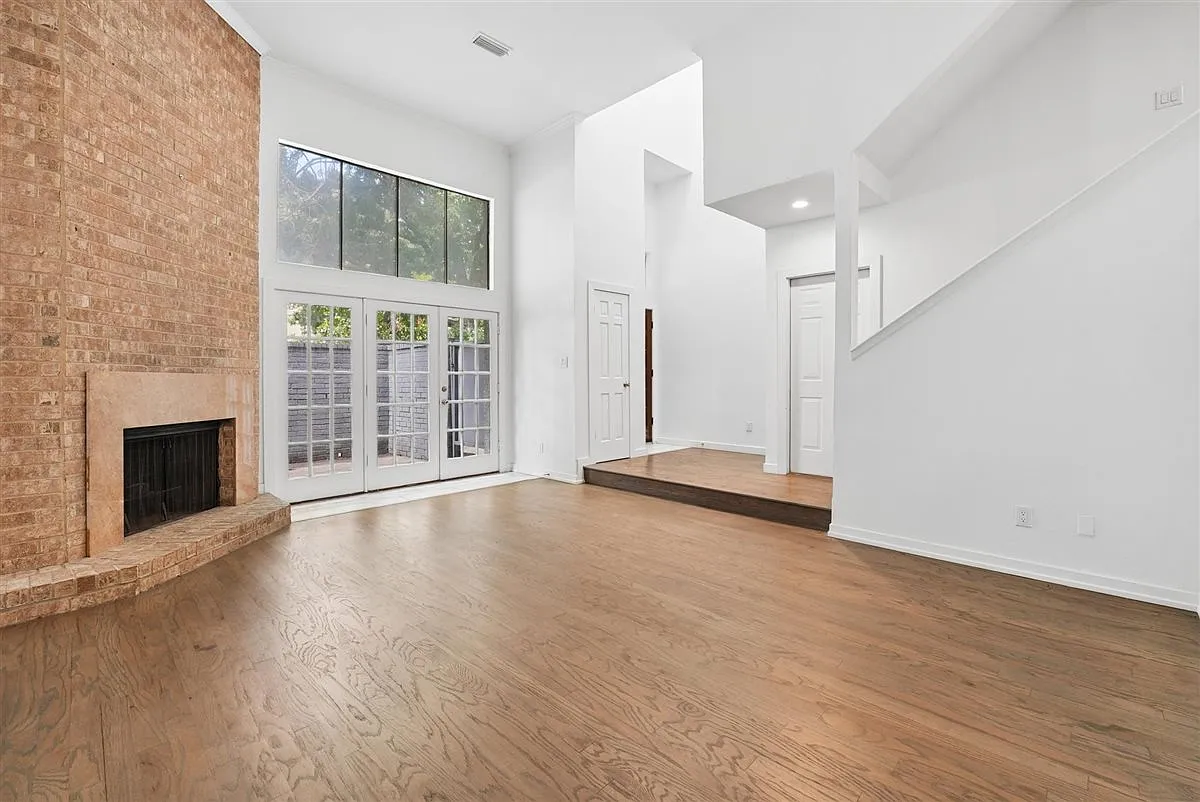 3 bed, 2.5 bath, 1835 sqft, $3,900 — Photo 1