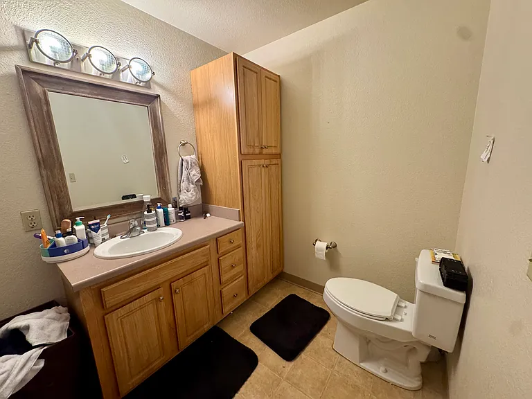 Lakeside Apartments — Photo 4