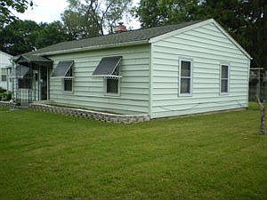 3rd image of 406 Scott Ln