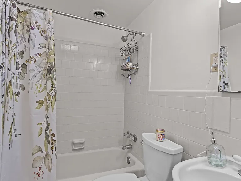 1931 N Cleveland St #213 — Photo 13