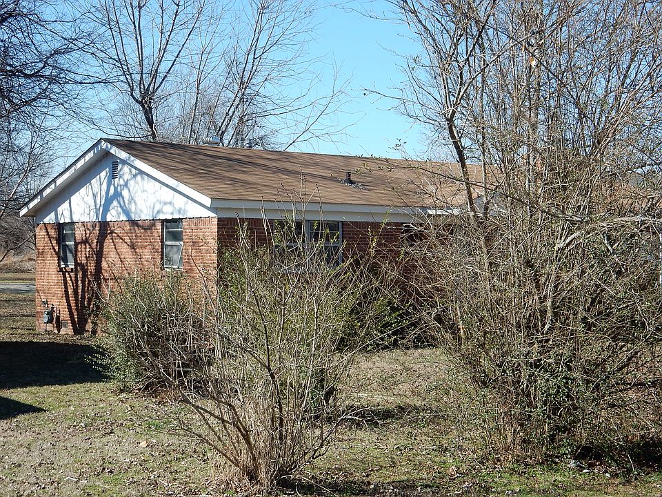 2nd image of 915 Swan Lake Dr