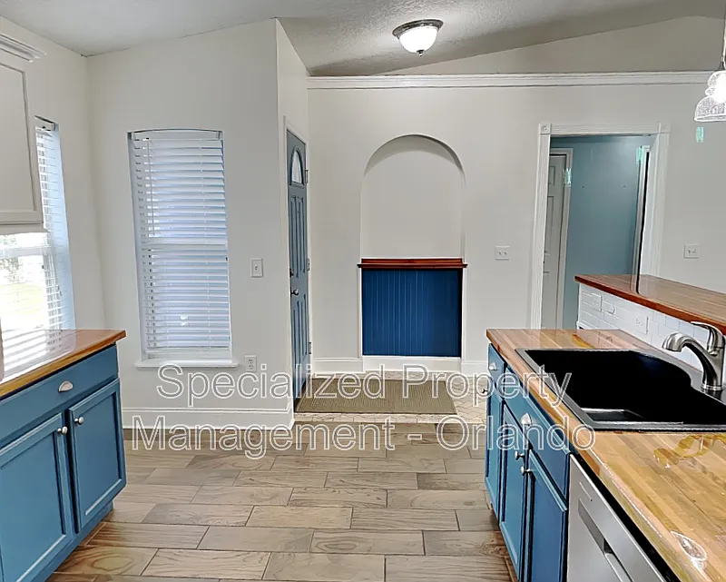 3 bed, 2.0 bath, 1264 sqft, $2,295 — Photo 4