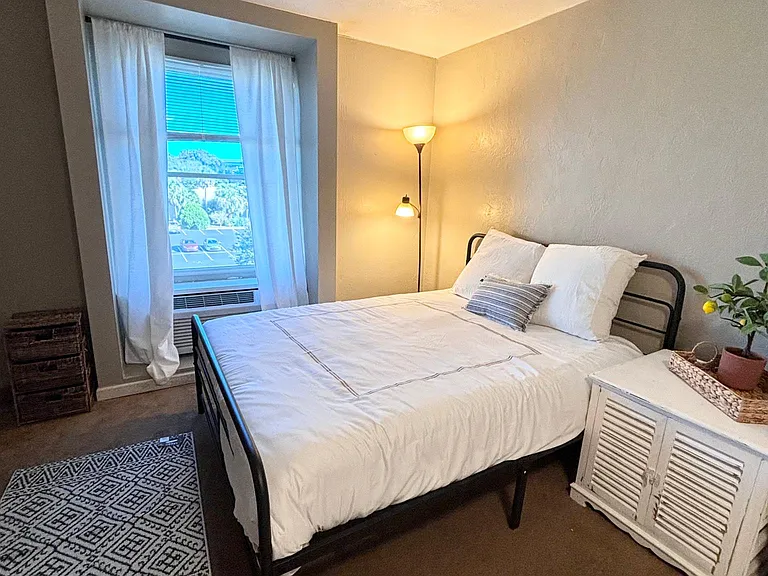 224 E Garden St #404 — Photo 7