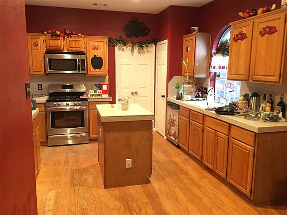 3rd image of 3941 Silver Meadow Ln