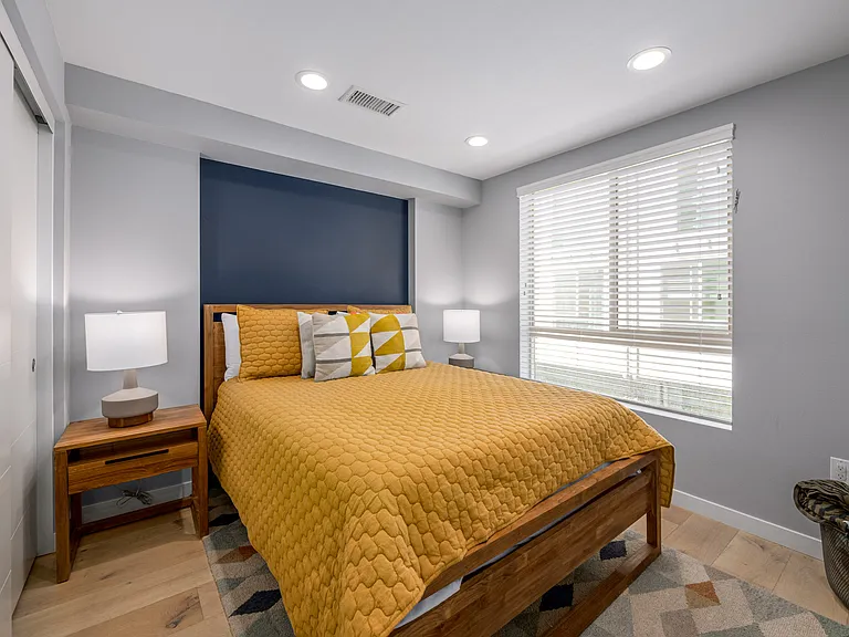 1407 Bates Ave — Photo 6