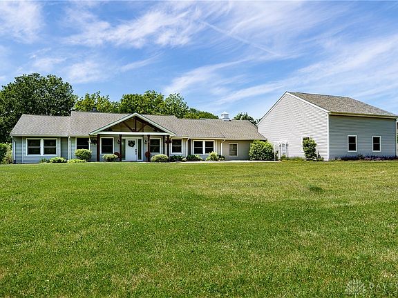 3rd image of 303 White Oak Dr