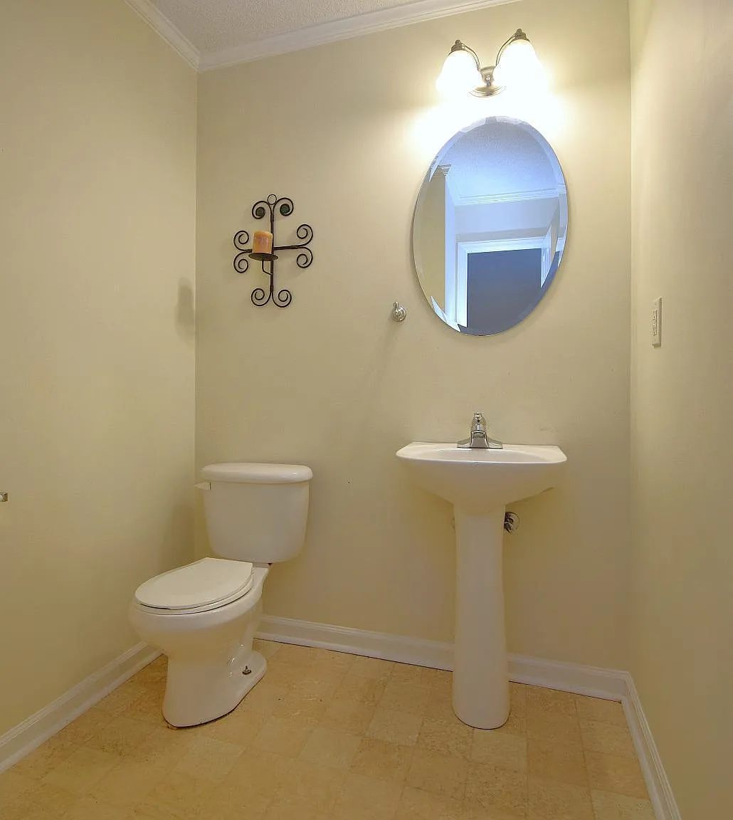 3 bed, 2.5 bath, $1,400 — Photo 2