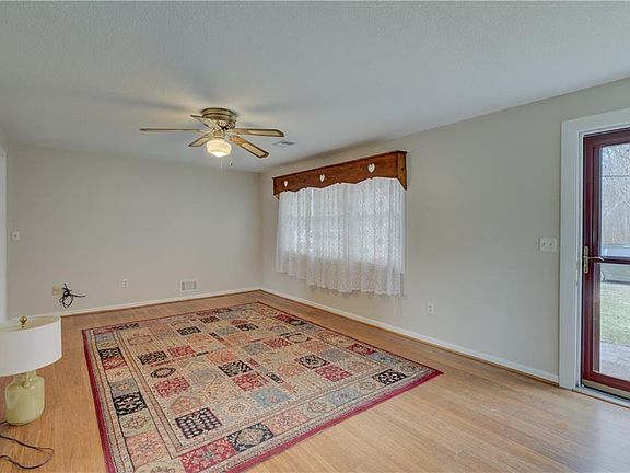 5th image of 56 Burnside Dr