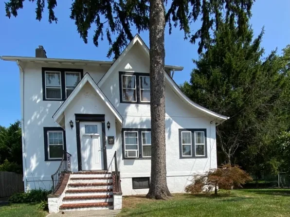 27 Bridge St, Bergenfield Boro, NJ 07621