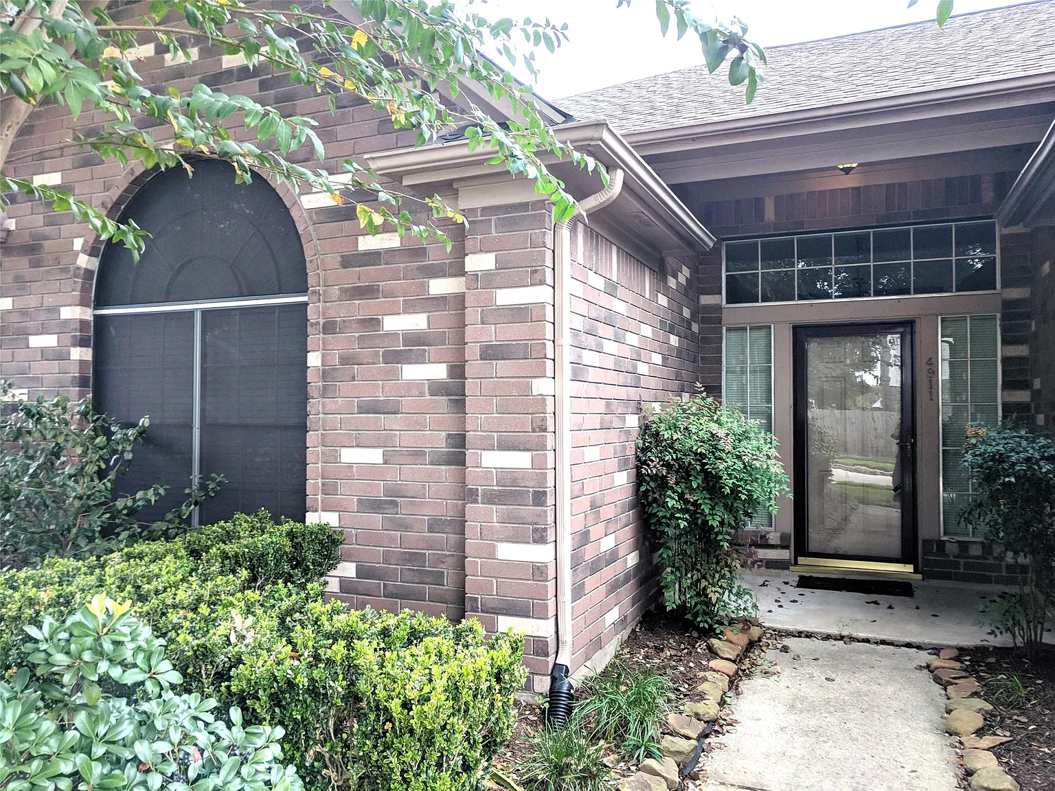 3 bed, 1837 sqft, $2,050 — Photo 3