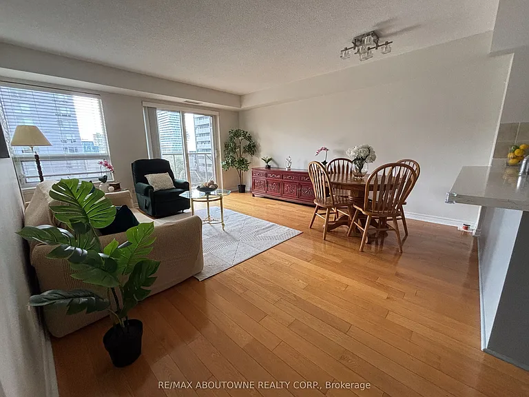 350 Princess Royal Dr #1002 — Photo 18