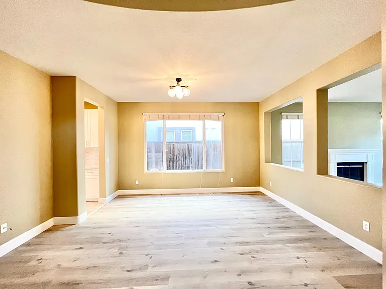 1578 Glencrest Dr — Photo 4