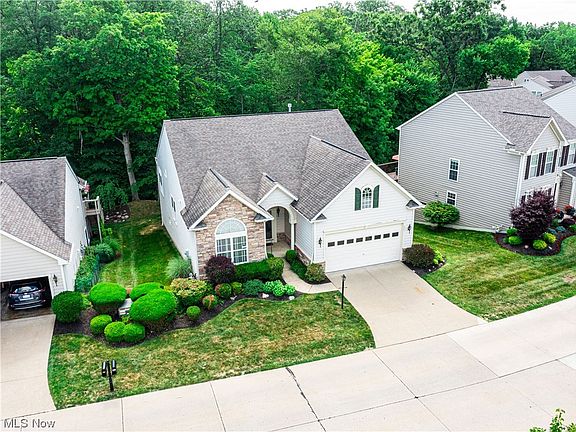 3rd image of 867 Willow Creek Dr