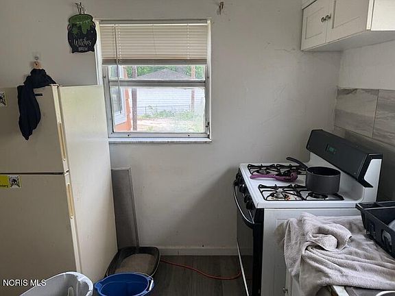 3rd image of 2611 Chase St