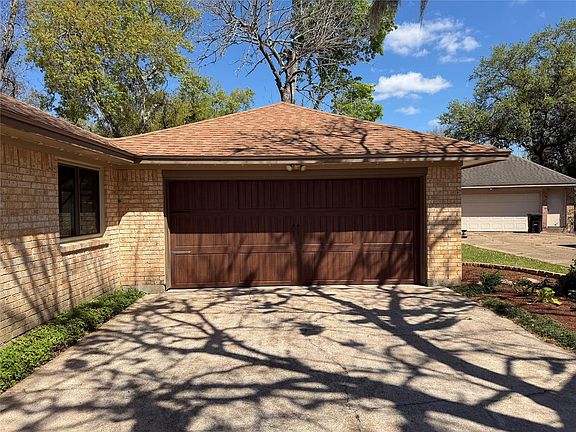 3rd image of 62 Raintree Ct