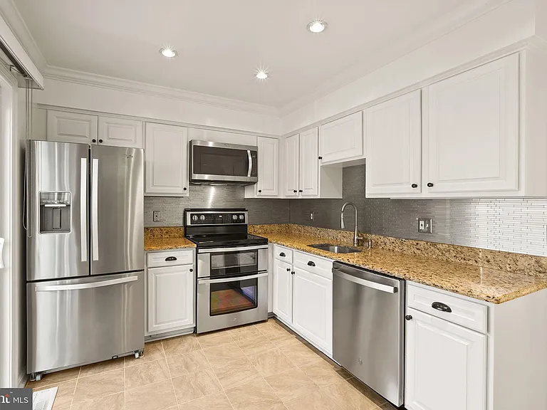 3848 Brighton Ct — Photo 11