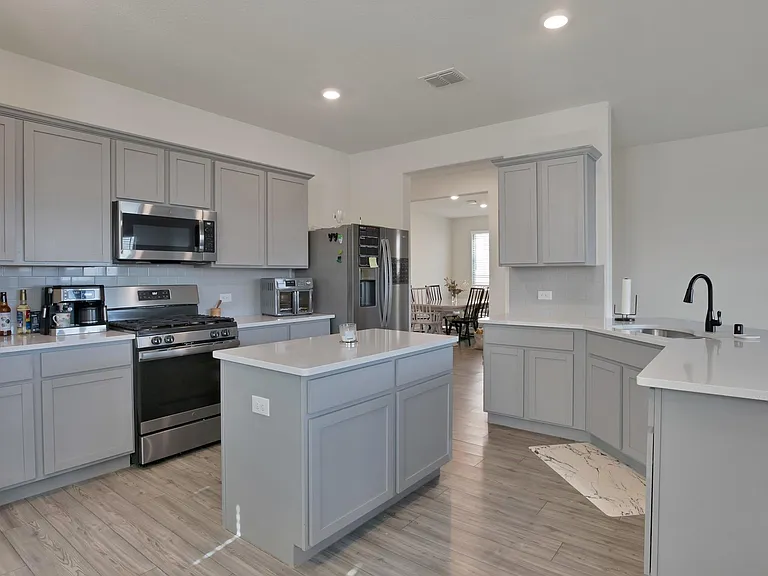 621 Ridgeback Trl — Photo 2