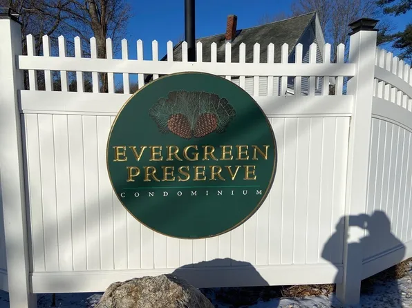 1400 Skyline Dr Unit 2, Lowell, MA 01854