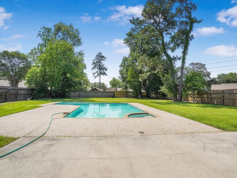 17810 Crestline Rd — Photo 24