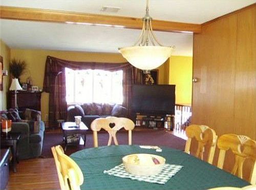 4th image of 14 Hickory Dr