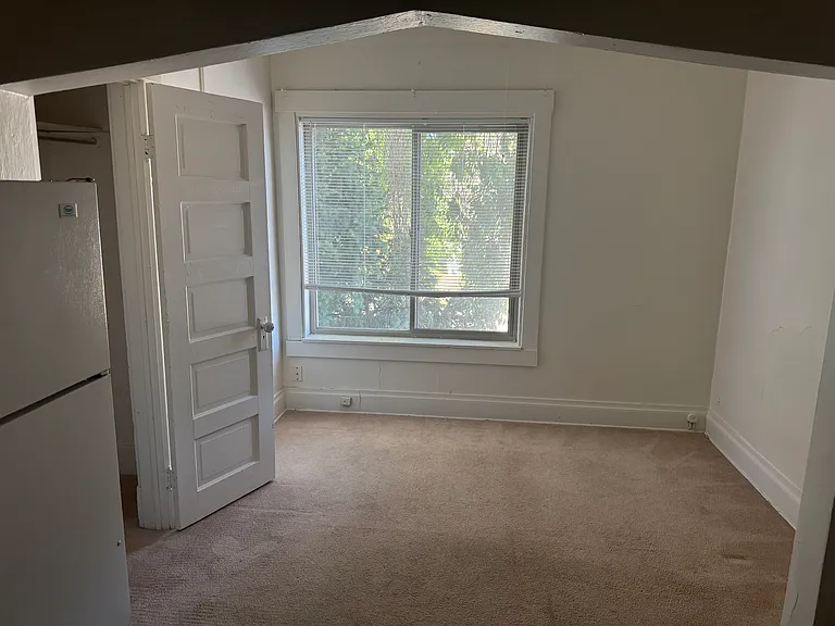 Third Avenue Apartments — Photo 26