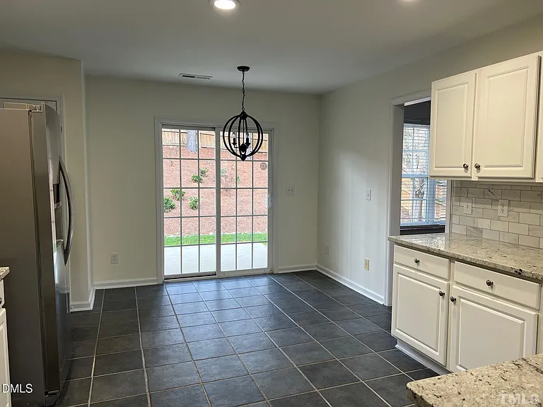 109 Cranwell Ct — Photo 6