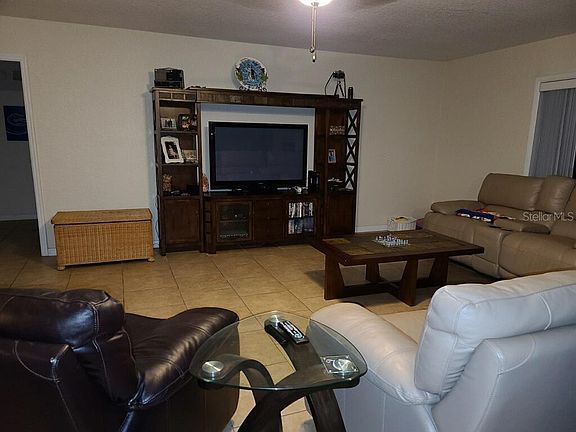 3rd image of 1053 Mockingbird Ln