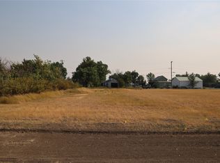 810 Iowa Ave, Valier, MT 59486