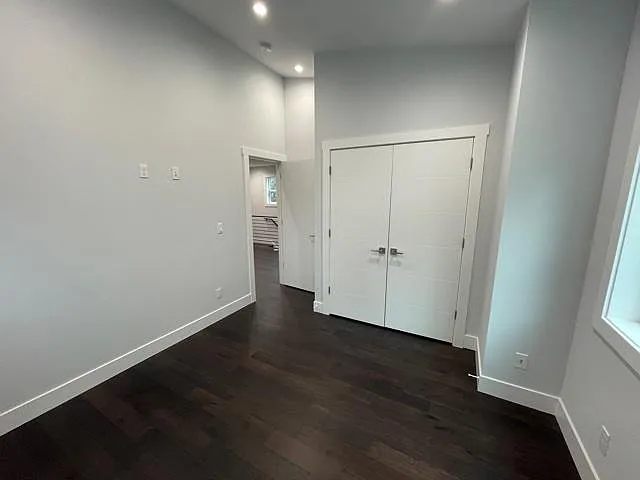 2074 Market St — Photo 17