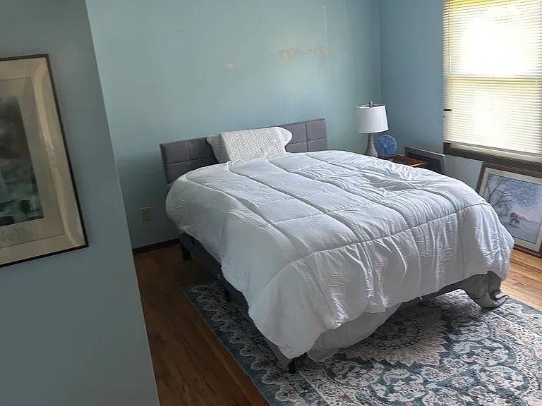 2nd floor 
bedroom