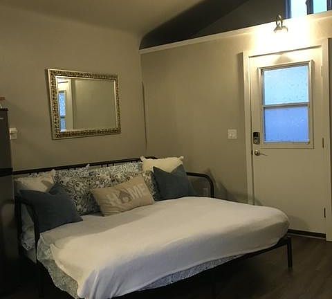 Daybed converts to king.