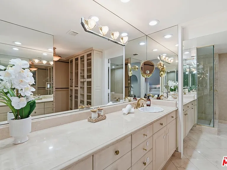 1333 S Beverly Glen Blvd #902 — Photo 10