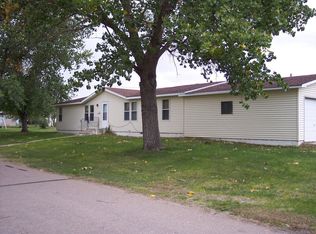 217 E Rodney St, Wallace, NE 69169