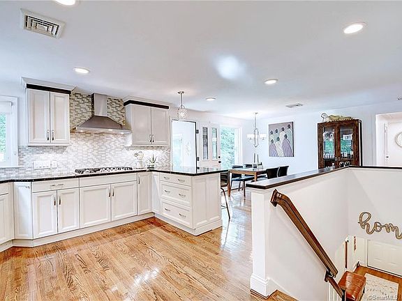 5th image of 98 Newell Ln