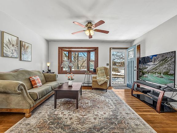 4th image of 15 Mitchell Street