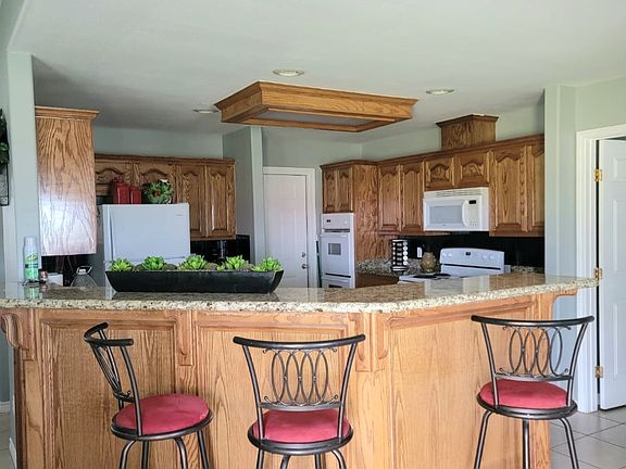 kitchen / bar
