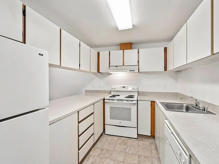 Michelle Apartments — Photo 6