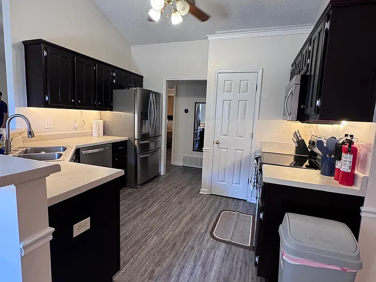 7503 Hunters Hollow Ln — Photo 6