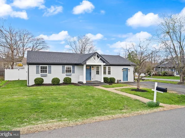 140 S 26th St, Purcellville, VA 20132