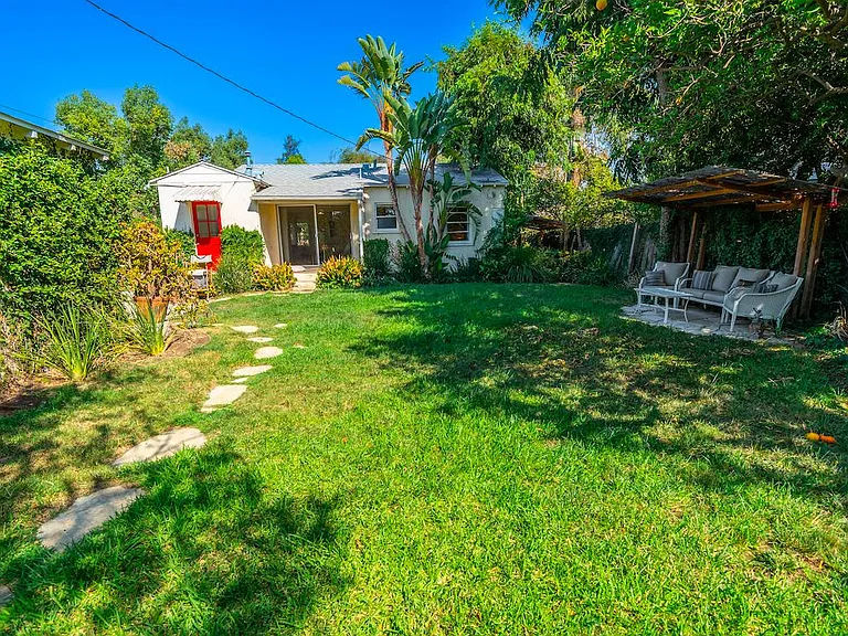 Cantaloupe Ave — Photo 4