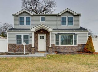 119 Koehl St, Massapequa Park, NY 11762