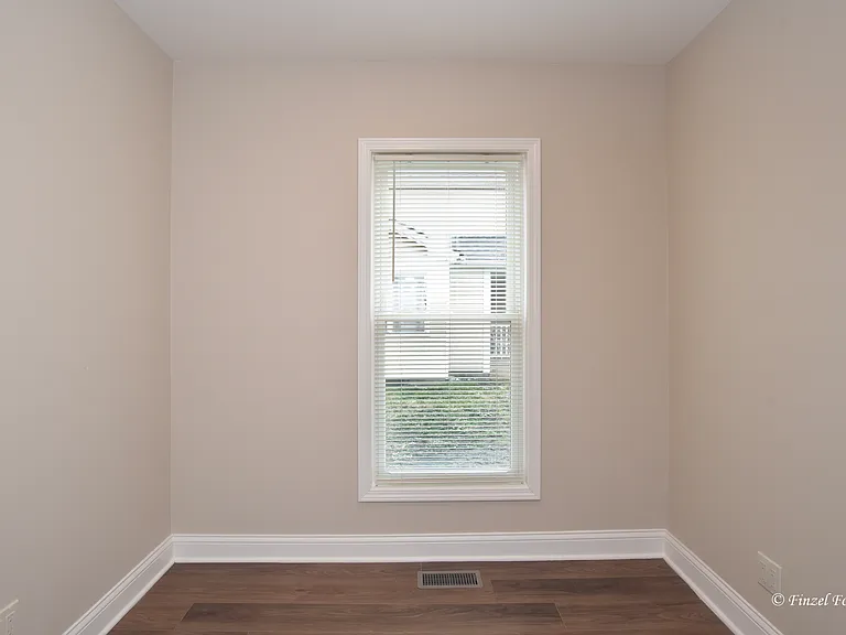 10907 N Woodstock St #A — Photo 12
